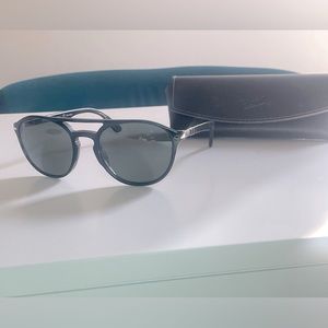 Persol, like new polarized unisex black aviators, case and cleaning cloth.